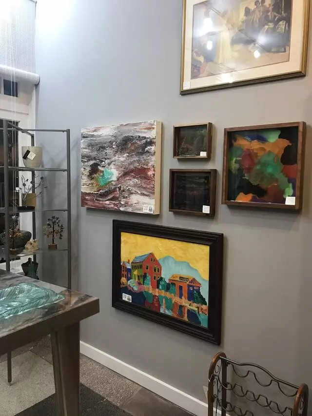 7 Circle Gallery