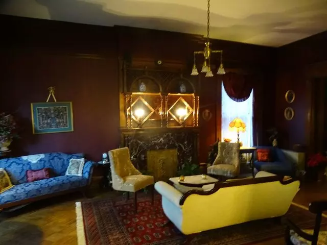 1888 Historic Rocking Horse Manor B & B