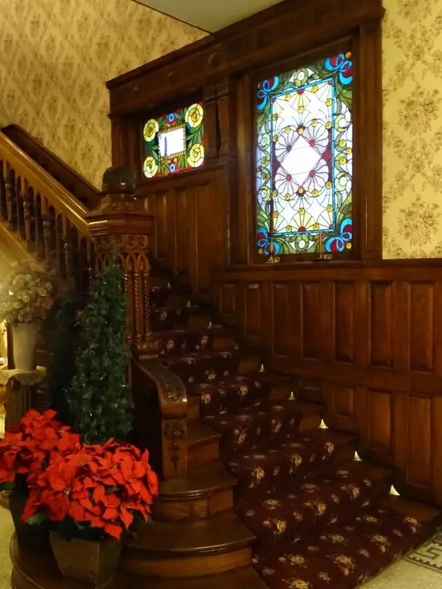 1888 Historic Rocking Horse Manor B & B