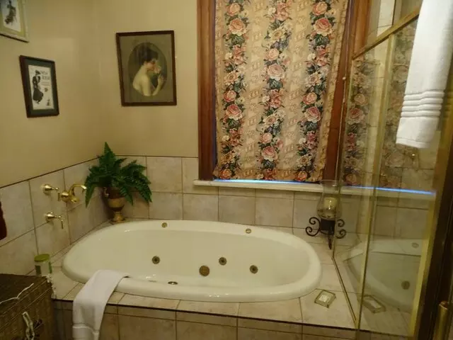 1888 Historic Rocking Horse Manor B & B