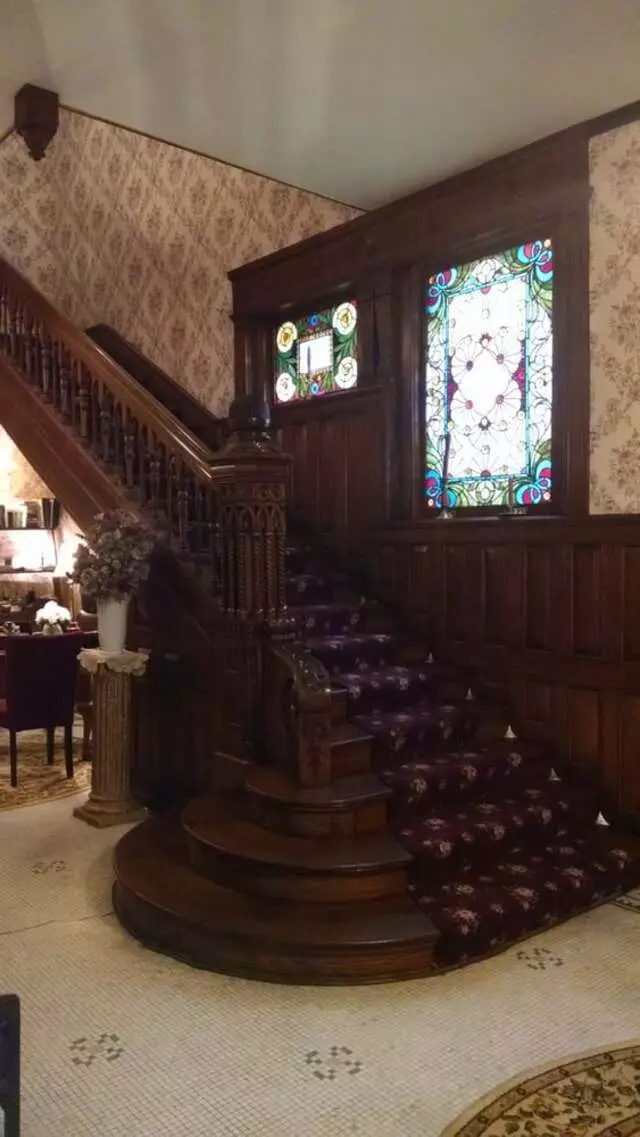 1888 Historic Rocking Horse Manor B & B