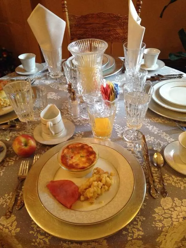 1888 Historic Rocking Horse Manor B & B