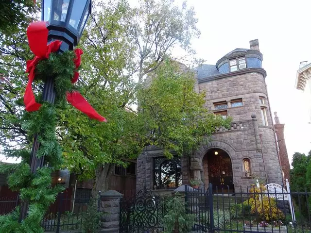 1888 Historic Rocking Horse Manor B & B