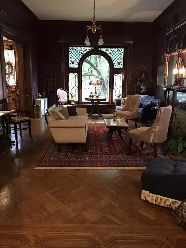 1888 Historic Rocking Horse Manor B & B