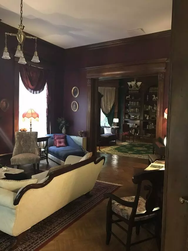 1888 Historic Rocking Horse Manor B & B