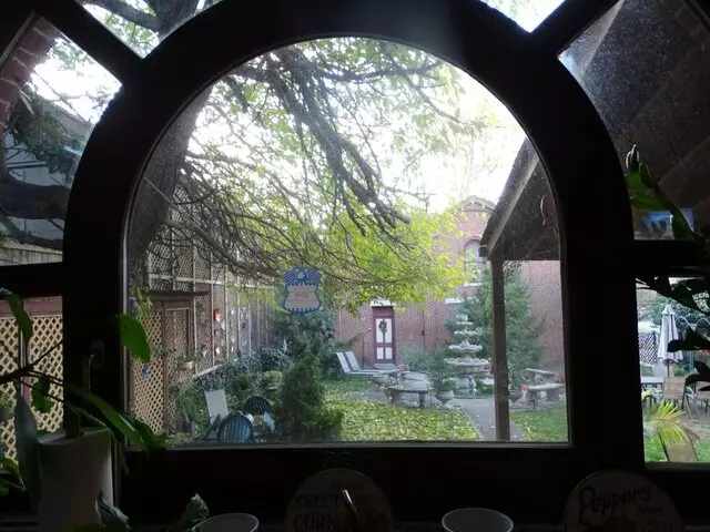 1888 Historic Rocking Horse Manor B & B