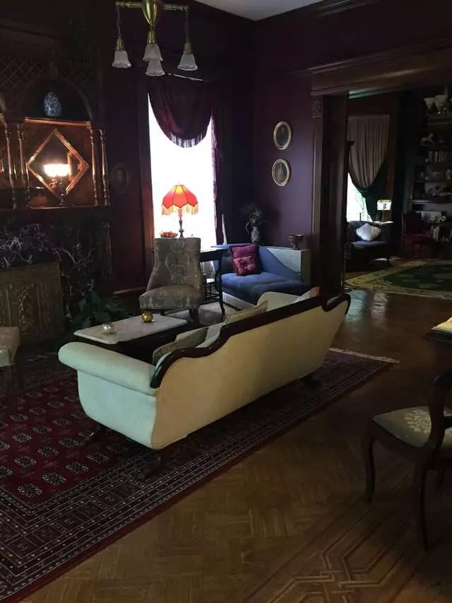 1888 Historic Rocking Horse Manor B & B