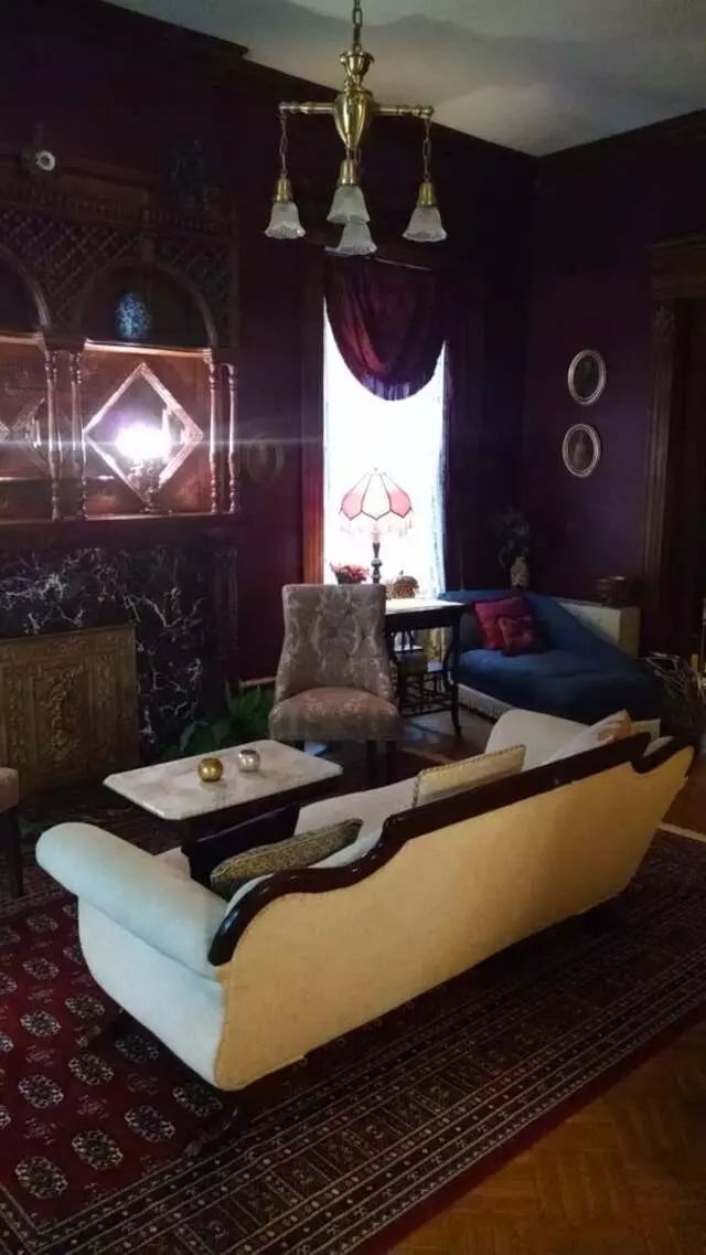 1888 Historic Rocking Horse Manor B & B
