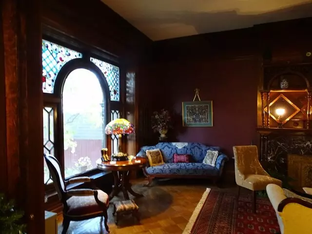 1888 Historic Rocking Horse Manor B & B