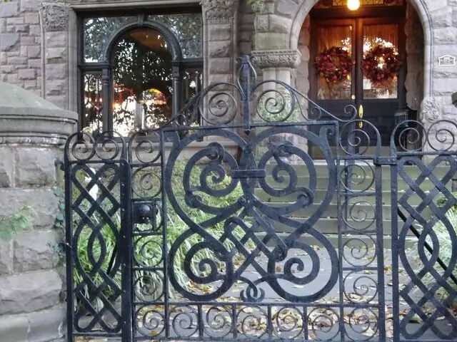 1888 Historic Rocking Horse Manor B & B