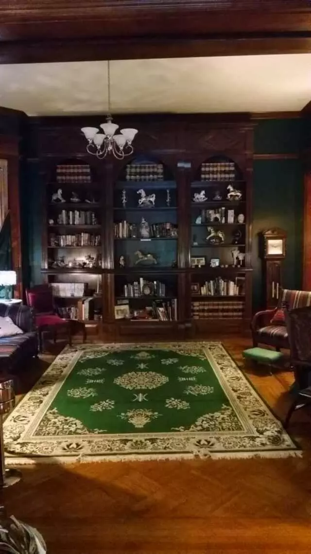 1888 Historic Rocking Horse Manor B & B