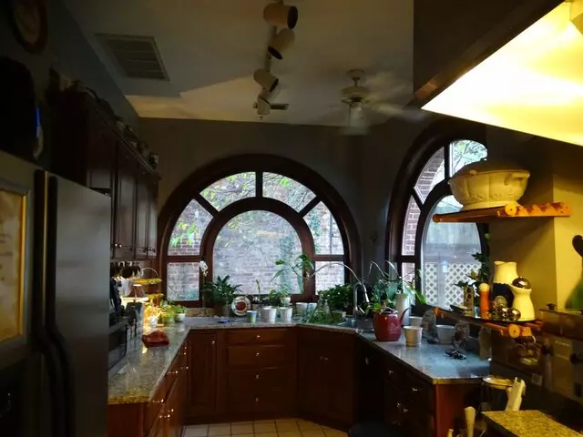 1888 Historic Rocking Horse Manor B & B
