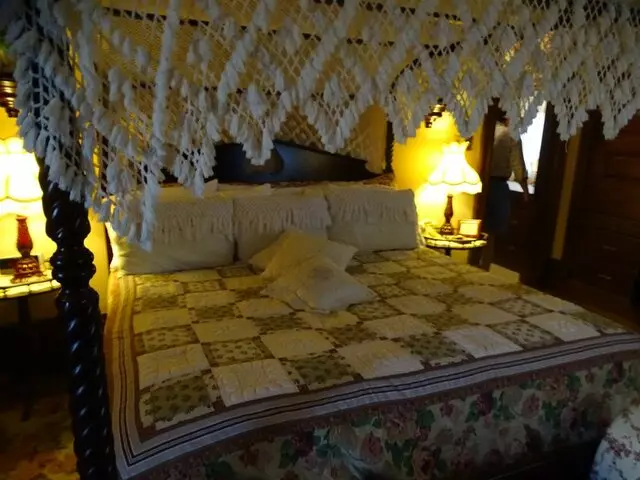 1888 Historic Rocking Horse Manor B & B