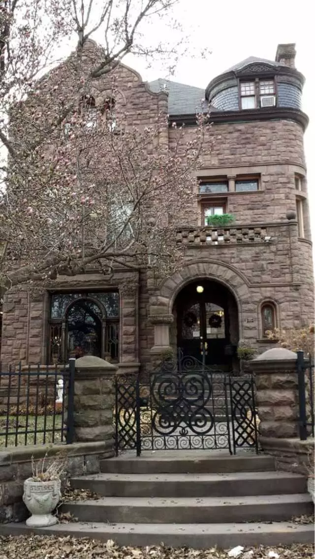 1888 Historic Rocking Horse Manor B & B