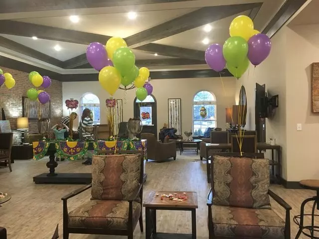 9910 Sawyer Apartments