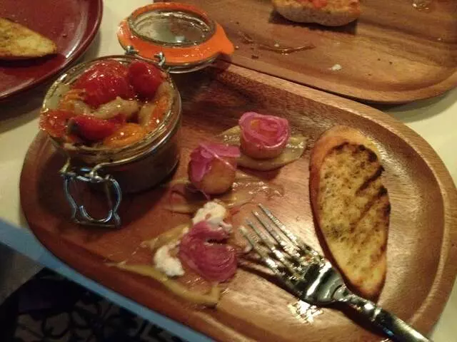 Artesano Vino Tapas Y Mas