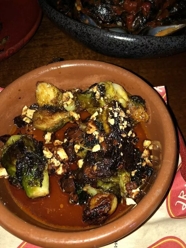 Artesano Vino Tapas Y Mas