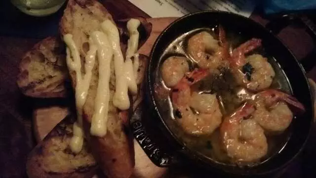 Artesano Vino Tapas Y Mas