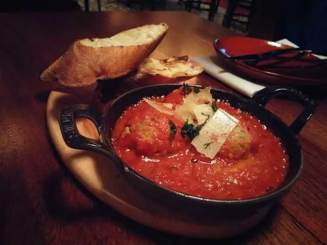 Artesano Vino Tapas Y Mas