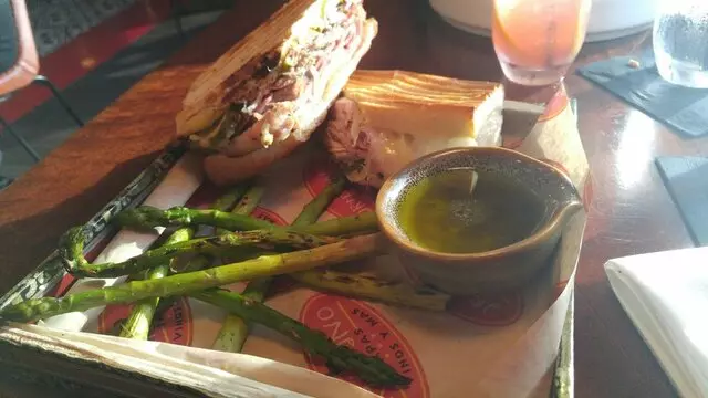 Artesano Vino Tapas Y Mas