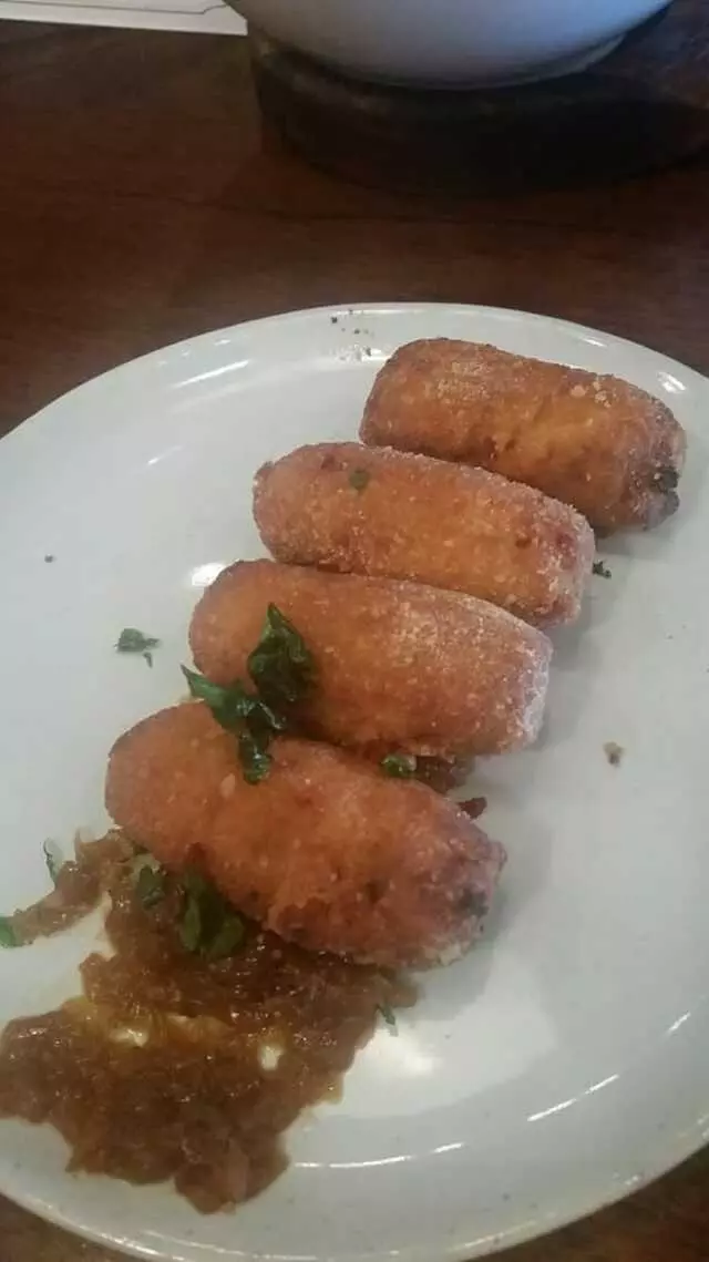 Artesano Vino Tapas Y Mas
