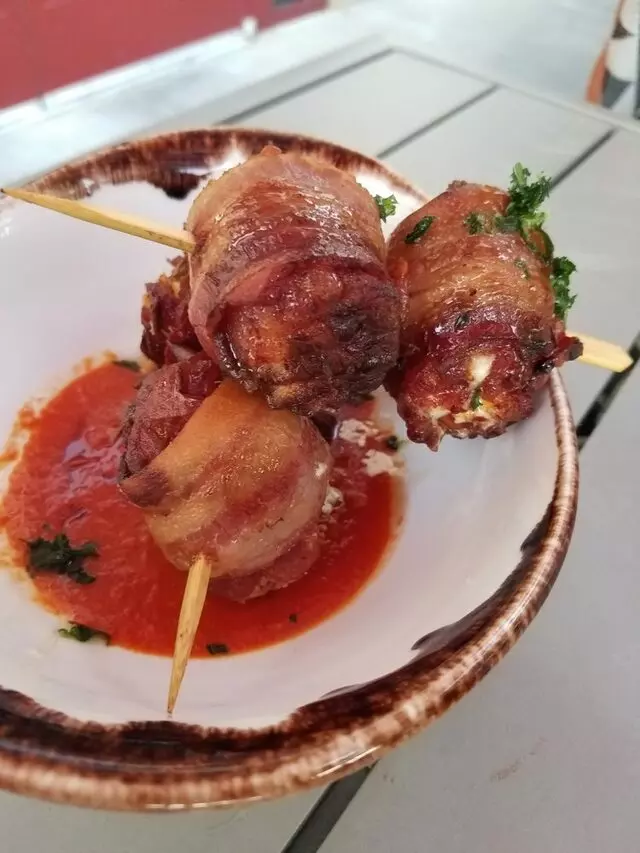 Artesano Vino Tapas Y Mas