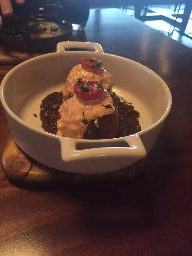 Artesano Vino Tapas Y Mas