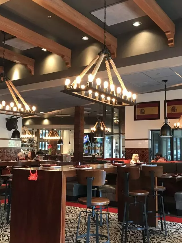 Artesano Vino Tapas Y Mas
