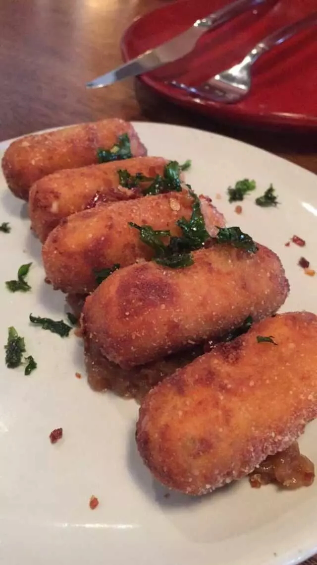 Artesano Vino Tapas Y Mas