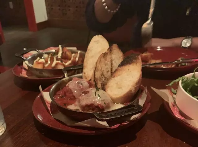 Artesano Vino Tapas Y Mas