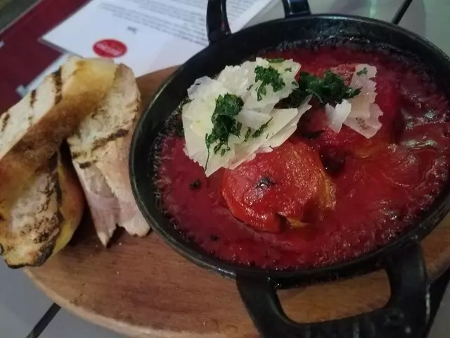 Artesano Vino Tapas Y Mas