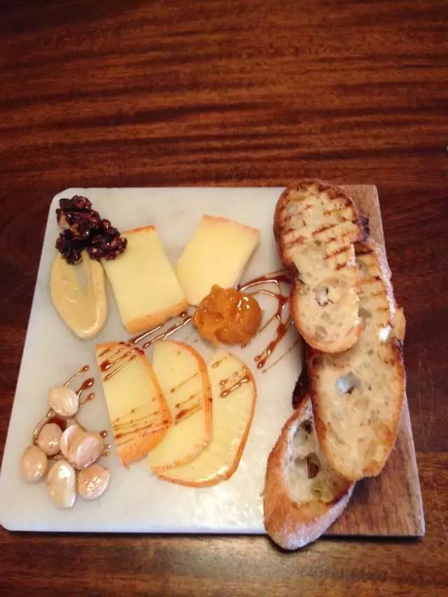 Artesano Vino Tapas Y Mas