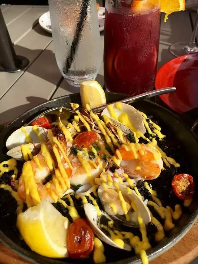 Artesano Vino Tapas Y Mas