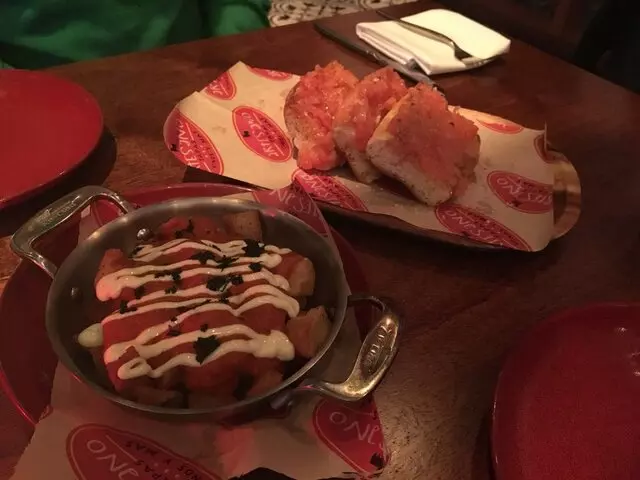 Artesano Vino Tapas Y Mas