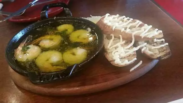 Artesano Vino Tapas Y Mas