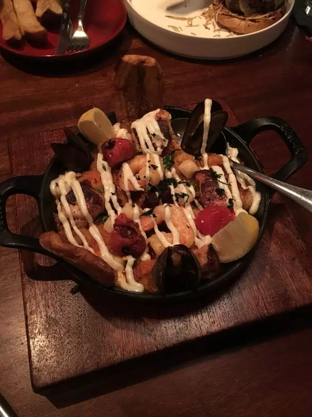 Artesano Vino Tapas Y Mas