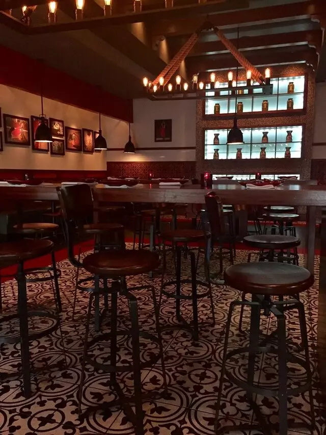 Artesano Vino Tapas Y Mas