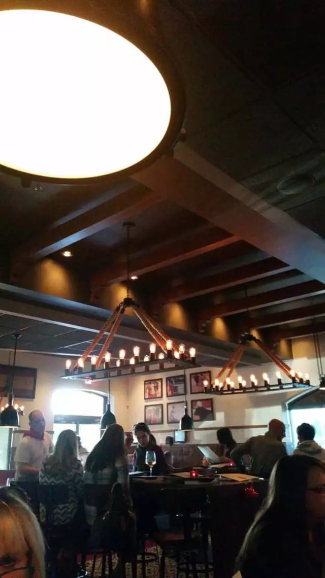 Artesano Vino Tapas Y Mas