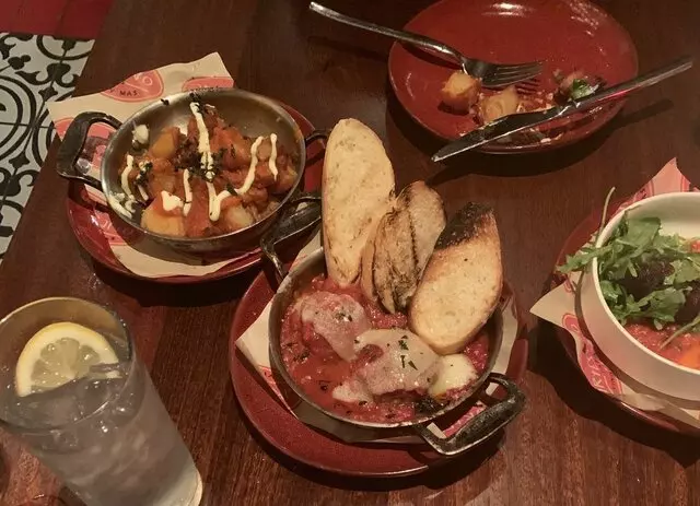 Artesano Vino Tapas Y Mas