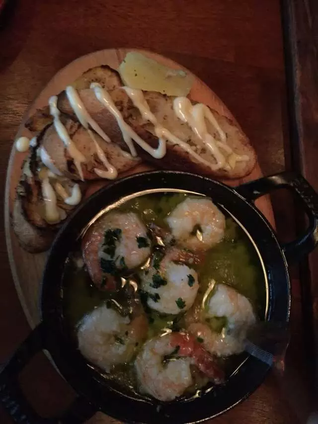 Artesano Vino Tapas Y Mas