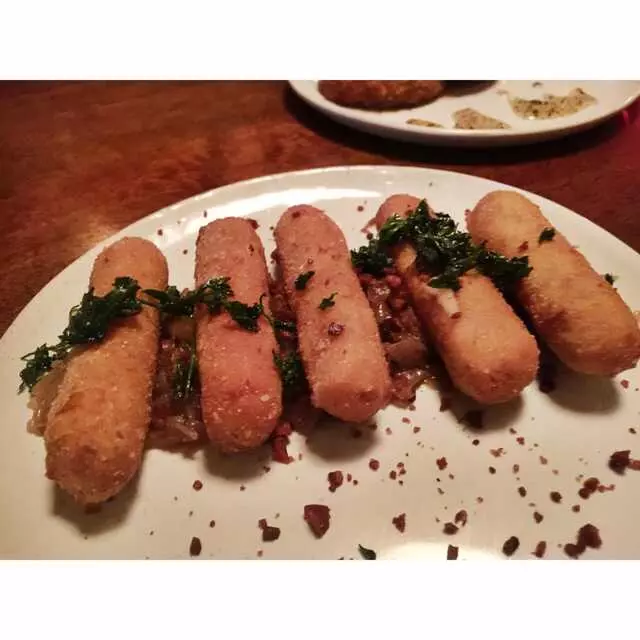 Artesano Vino Tapas Y Mas