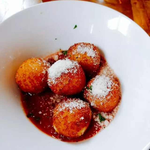 8UP Elevated Drinkery & Kitchen