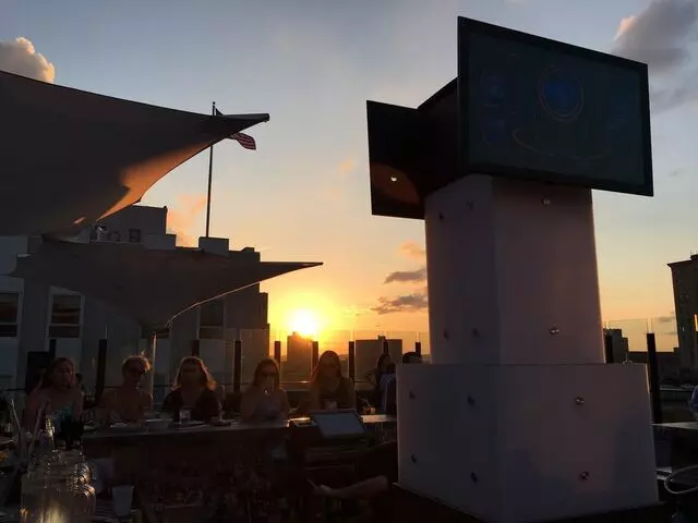 8UP Elevated Drinkery & Kitchen