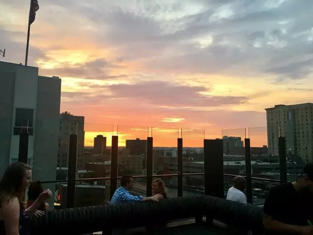 8UP Elevated Drinkery & Kitchen