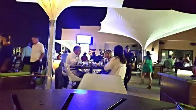 8UP Elevated Drinkery & Kitchen