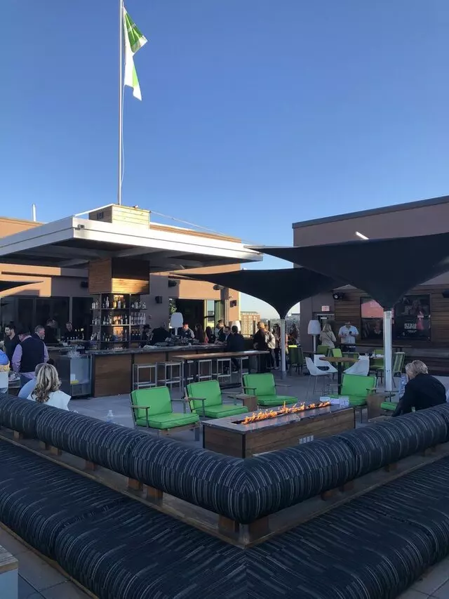 8UP Elevated Drinkery & Kitchen