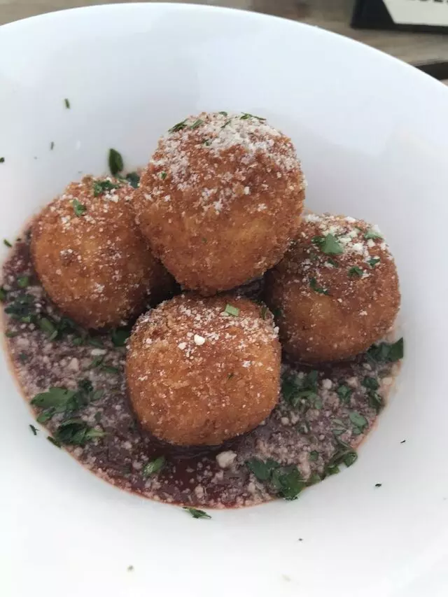 8UP Elevated Drinkery & Kitchen