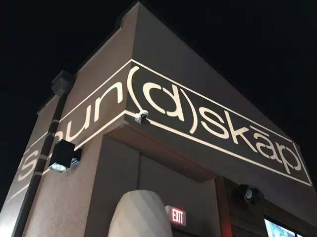 8UP Elevated Drinkery & Kitchen