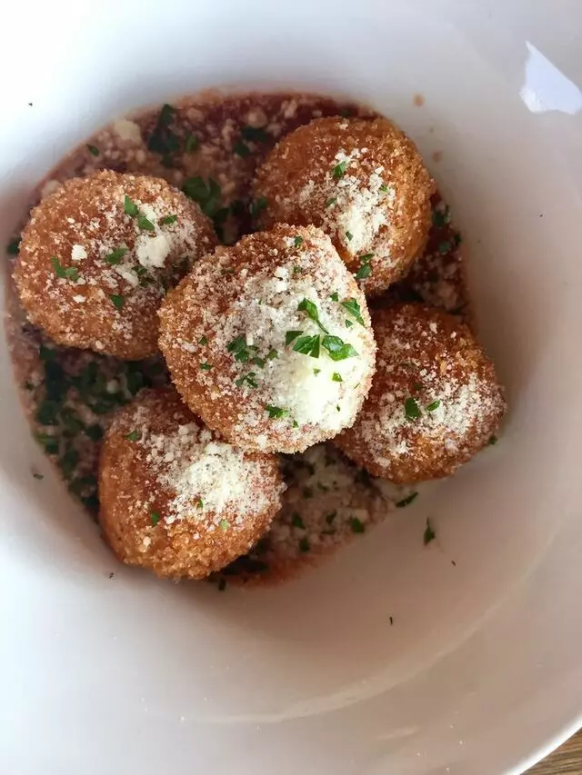 8UP Elevated Drinkery & Kitchen