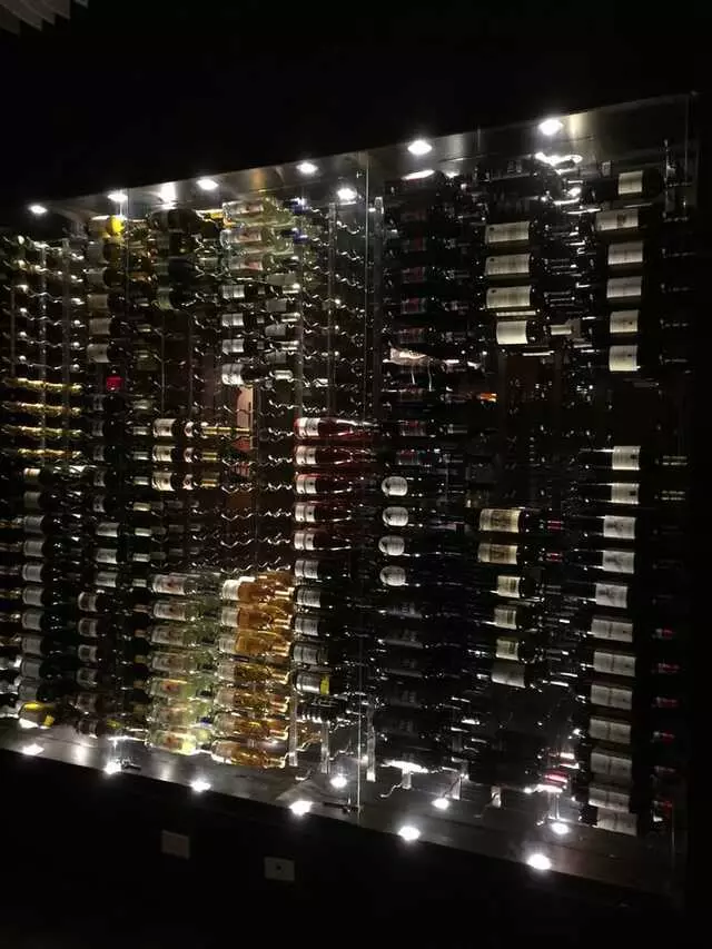 8UP Elevated Drinkery & Kitchen